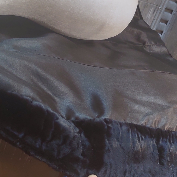 Elegant Faux Fur Coat - Picture 7 of 8